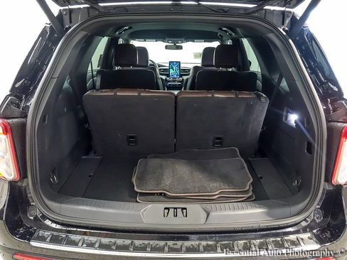 Used 2022 Ford Explorer Platinum w/ Equipment Group 601A image 21