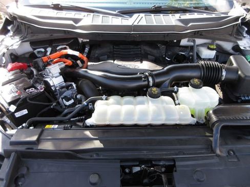 Certified 2022 Ford F150 Lariat w/ Equipment Group 502A High image 29