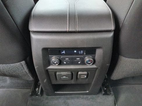 Used 2021 Chevrolet Traverse High Country AWD/4WD image 24