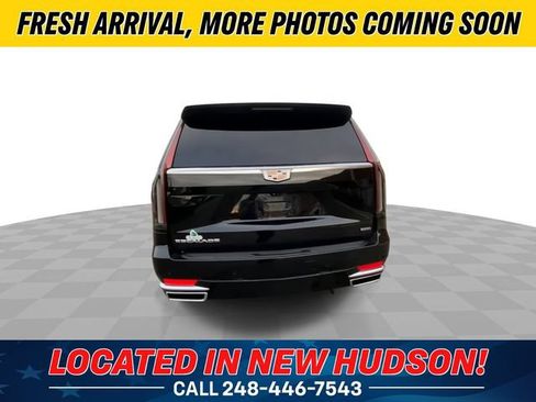 Used 2024 Cadillac Escalade Premium Luxury w/ LPO, Floor Liner Package AWD/4WD image 9