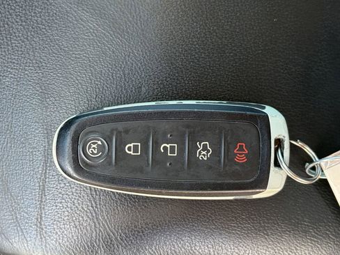 Used 2017 Ford Escape Titanium image 17