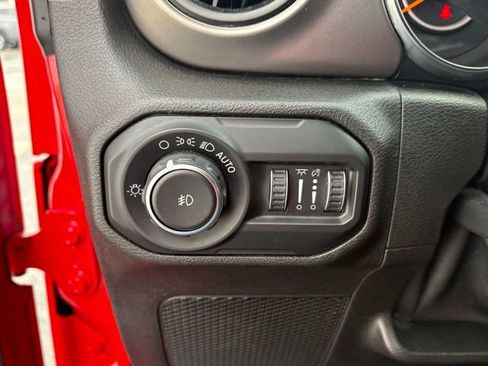 Used 2020 Jeep Wrangler Sport image 23