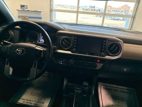 Used 2021 Toyota Tacoma Limited AWD/4WD image 32