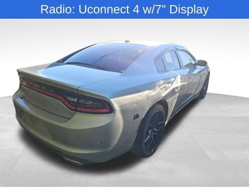 Used 2019 Dodge Charger SXT image 4