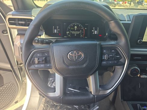Certified 2025 Toyota 4Runner SR5 AWD/4WD image 21
