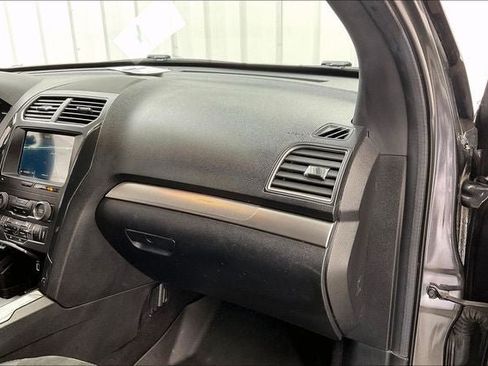 Used 2019 Ford Explorer XLT w/ Equipment Group 202A AWD/4WD image 17