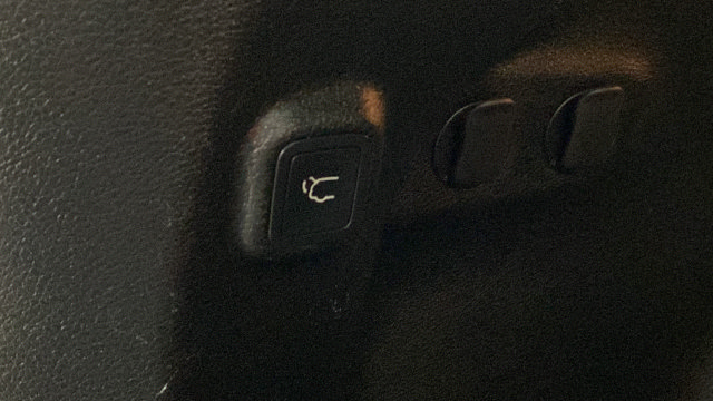 Used 2019 Jeep Cherokee Limited FWD image 34