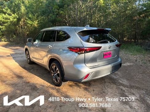 Used 2020 Toyota Highlander XLE FWD image 9