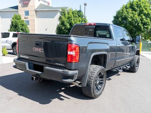 Used 2017 GMC Sierra 2500 Denali w/ Suspension Package, Off-Road AWD/4WD image 7