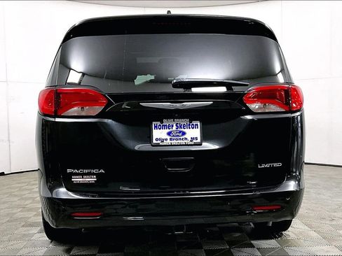 Used 2020 Chrysler Pacifica Limited w/ Tire & Wheel Group image 4