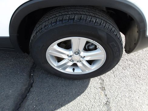 Used 2022 Chevrolet Trax LS w/ Tint and Cruise Package AWD/4WD image 25