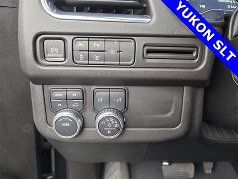 Used 2023 GMC Yukon SLT w/ SLT Premium Package image 24