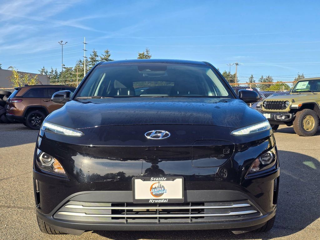 Used 2023 Hyundai Kona SE FWD image 2