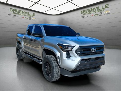 Used 2024 Toyota Tacoma SR RWD image 11