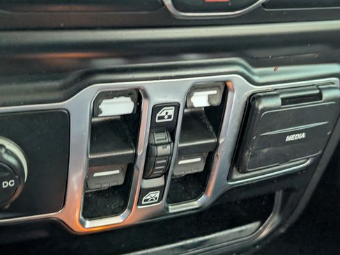Used 2021 Jeep Gladiator Sport AWD/4WD image 11