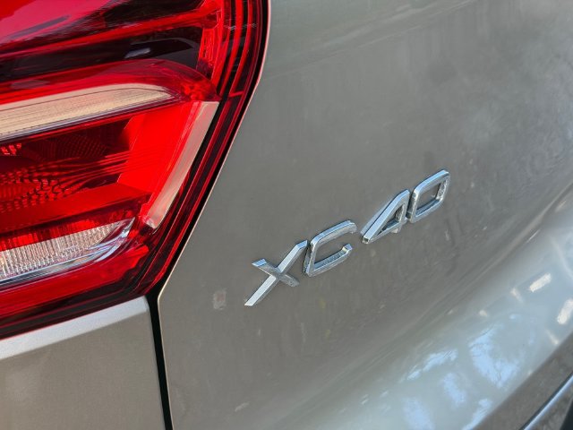 Certified 2024 Volvo XC40 B5 Plus AWD/4WD image 11