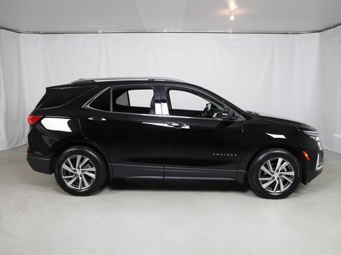 Used 2022 Chevrolet Equinox Premier image 2