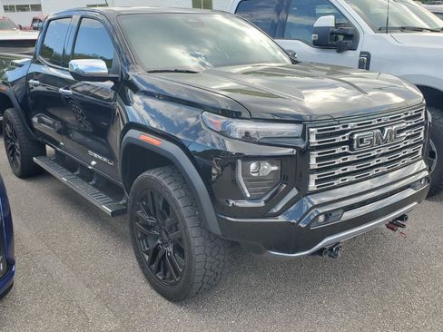 Used 2023 GMC Canyon Denali image 2