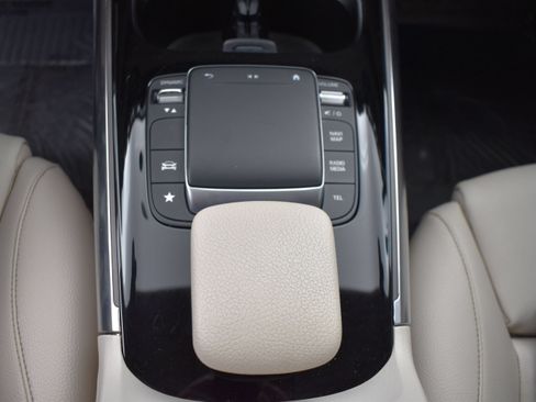Used 2021 Mercedes-Benz GLA 250 4MATIC image 13