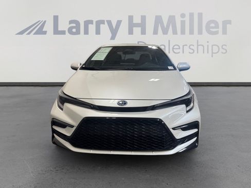 Used 2024 Toyota Corolla SE w/ SE Package image 8