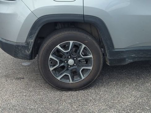 Used 2022 Jeep Compass Latitude w/ Sun and Sound Group AWD/4WD image 11