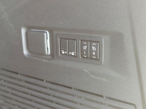 Used 2021 Chevrolet Tahoe Premier w/ Premium Package image 12