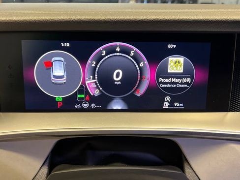 Certified 2025 Volkswagen Tiguan SE FWD image 23