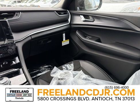 New 2025 Jeep Grand Cherokee L Altitude AWD/4WD image 17