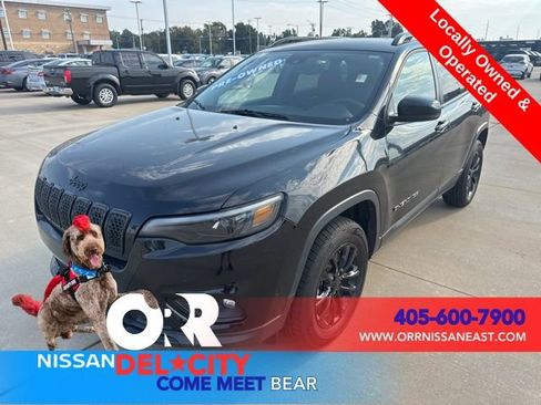 Used 2023 Jeep Cherokee Altitude Lux image 1