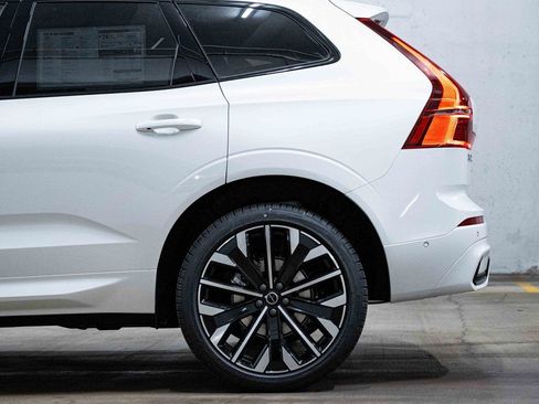 New 2026 Volvo XC60 B5 Ultra w/ Protection Package Premier image 4