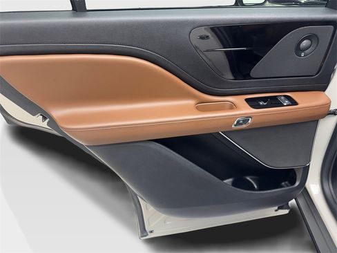 Used 2022 Lincoln Aviator Reserve w/ Equipment Group 201A image 35