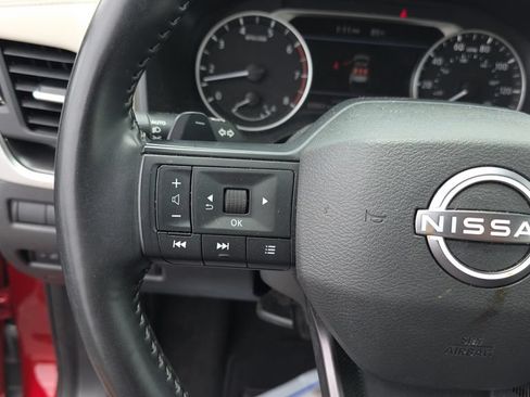 Used 2025 Nissan Rogue SV FWD image 16
