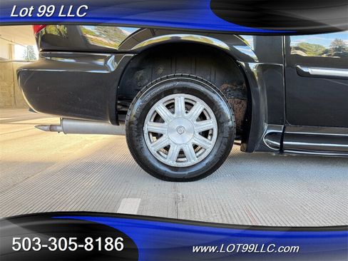 Used 2006 Chrysler Town & Country Touring w/ Trailer Tow Prep Group FWD image 25