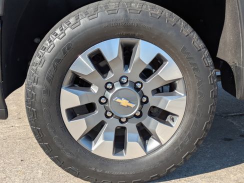 Used 2024 Chevrolet Silverado 2500 Custom w/ Custom Value Package image 31