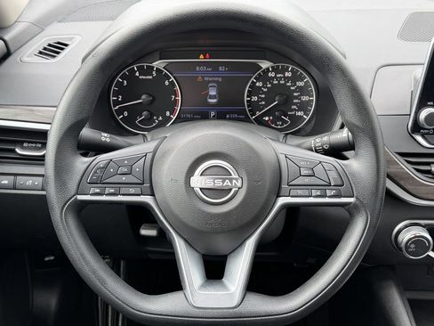 Used 2025 Nissan Altima 2.5 SV FWD image 14