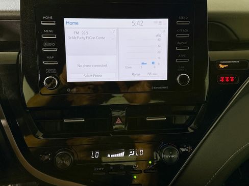 Used 2023 Toyota Camry SE image 18