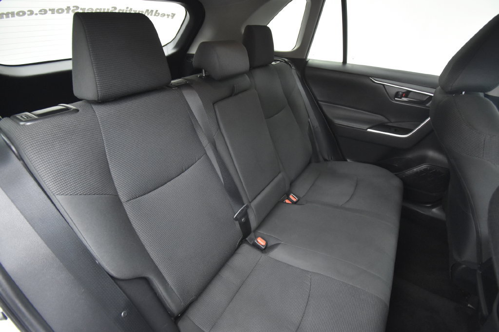 Used 2021 Toyota RAV4 LE AWD/4WD image 16
