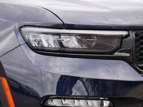 Used 2024 Jeep Grand Cherokee Limited w/ Luxury Tech Group II image 16