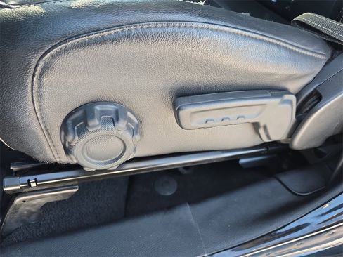 Used 2019 Jeep Wrangler Unlimited Sahara w/ Uconnect 4C Nav & Sound Group image 30