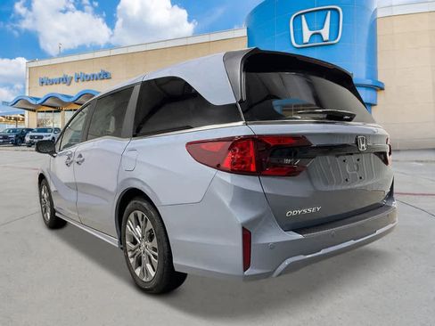 New 2026 Honda Odyssey Touring image 3