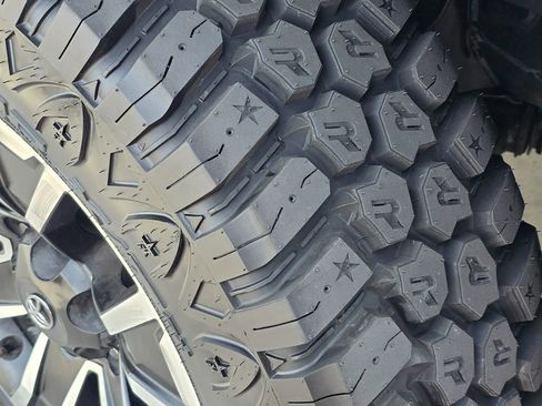 Used 2021 Toyota Tacoma TRD Sport w/ Technology Package image 17