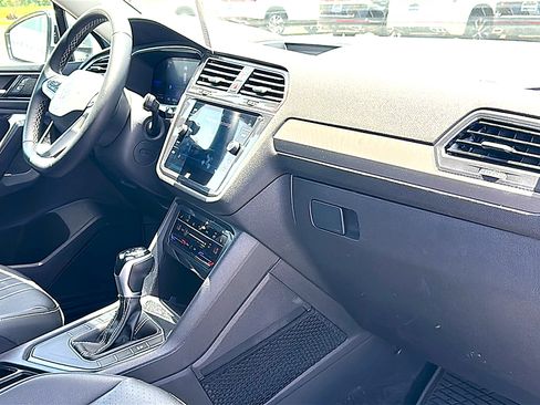 Used 2023 Volkswagen Tiguan SE FWD image 21