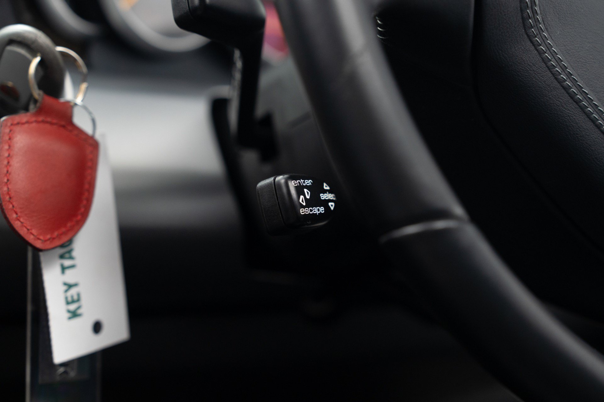 Used 2004 Porsche Carrera GT RWD image 25