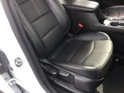 Used 2023 Chevrolet Equinox Premier AWD/4WD image 10