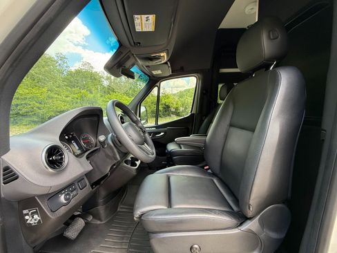 Used 2022 Mercedes-Benz Sprinter 3500 image 11
