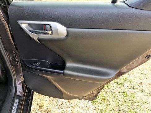 Used 2013 Lexus CT 200h image 33