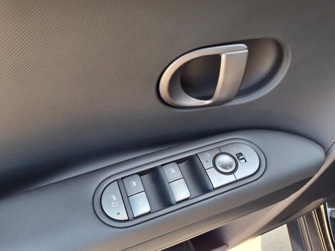 Used 2025 Hyundai Ioniq 5 SE image 24