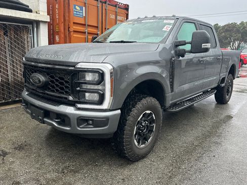 Used 2025 Ford F250 XLT w/ Black Appearance Package image 2