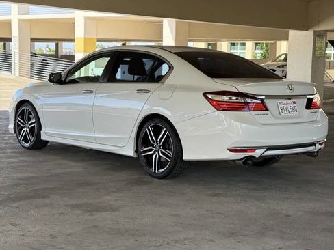 Used 2017 Honda Accord Sport image 9