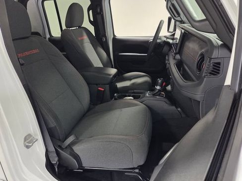 Used 2025 Jeep Gladiator Rubicon w/ Convenience Group AWD/4WD image 14